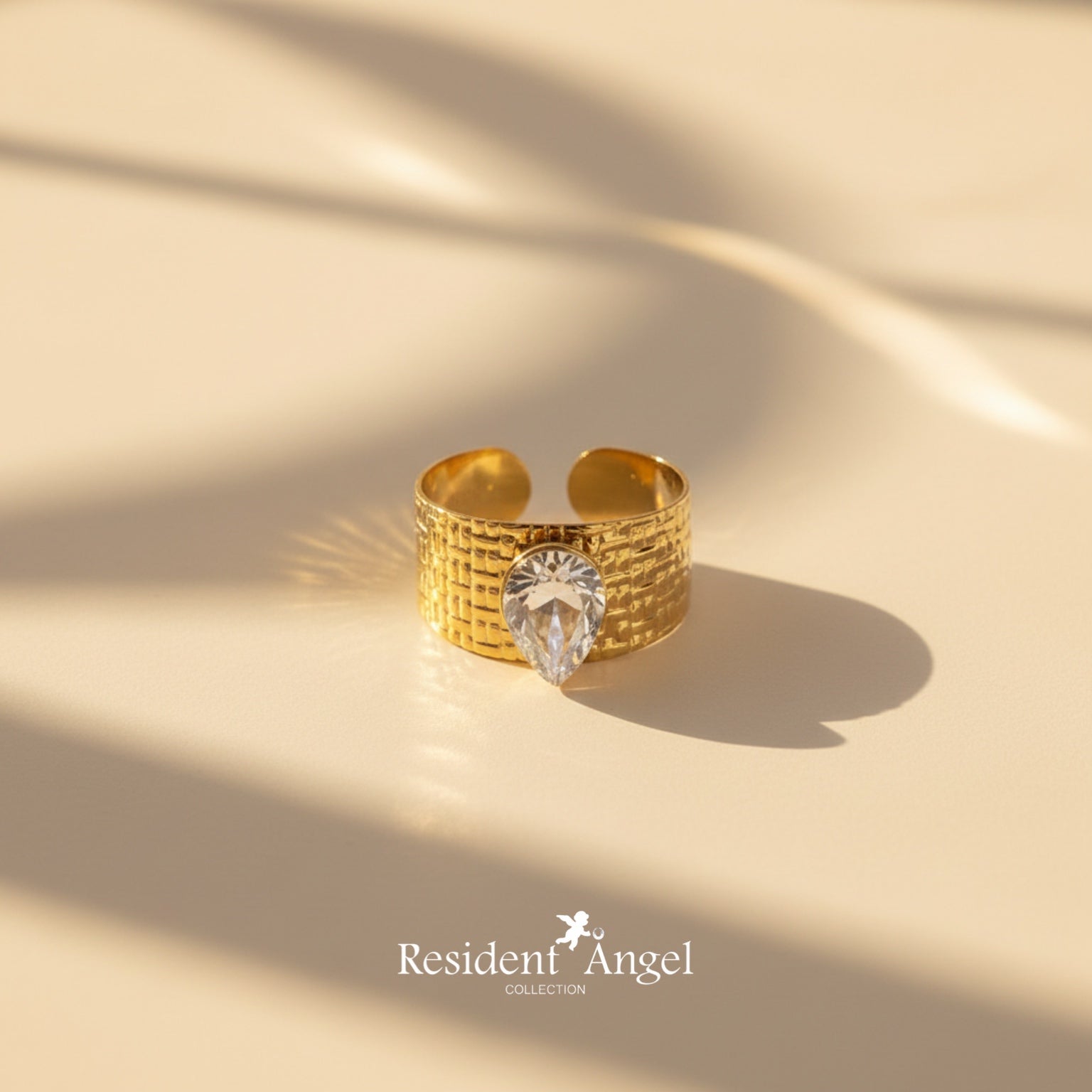 Bague DROP Crystal – Manchette Acier Doré & Cristal Goutte