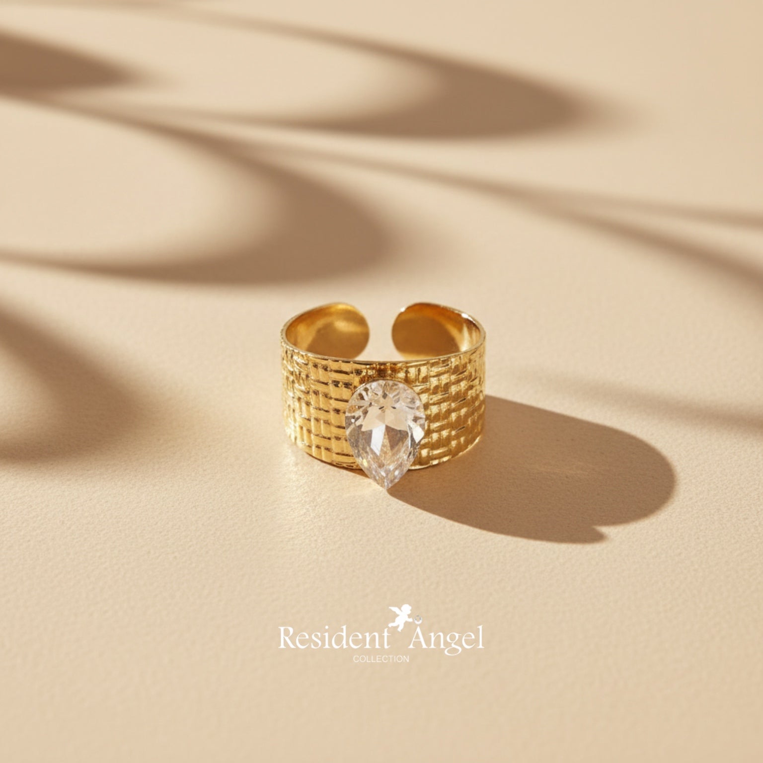 Bague DROP Crystal – Manchette Acier Doré & Cristal Goutte
