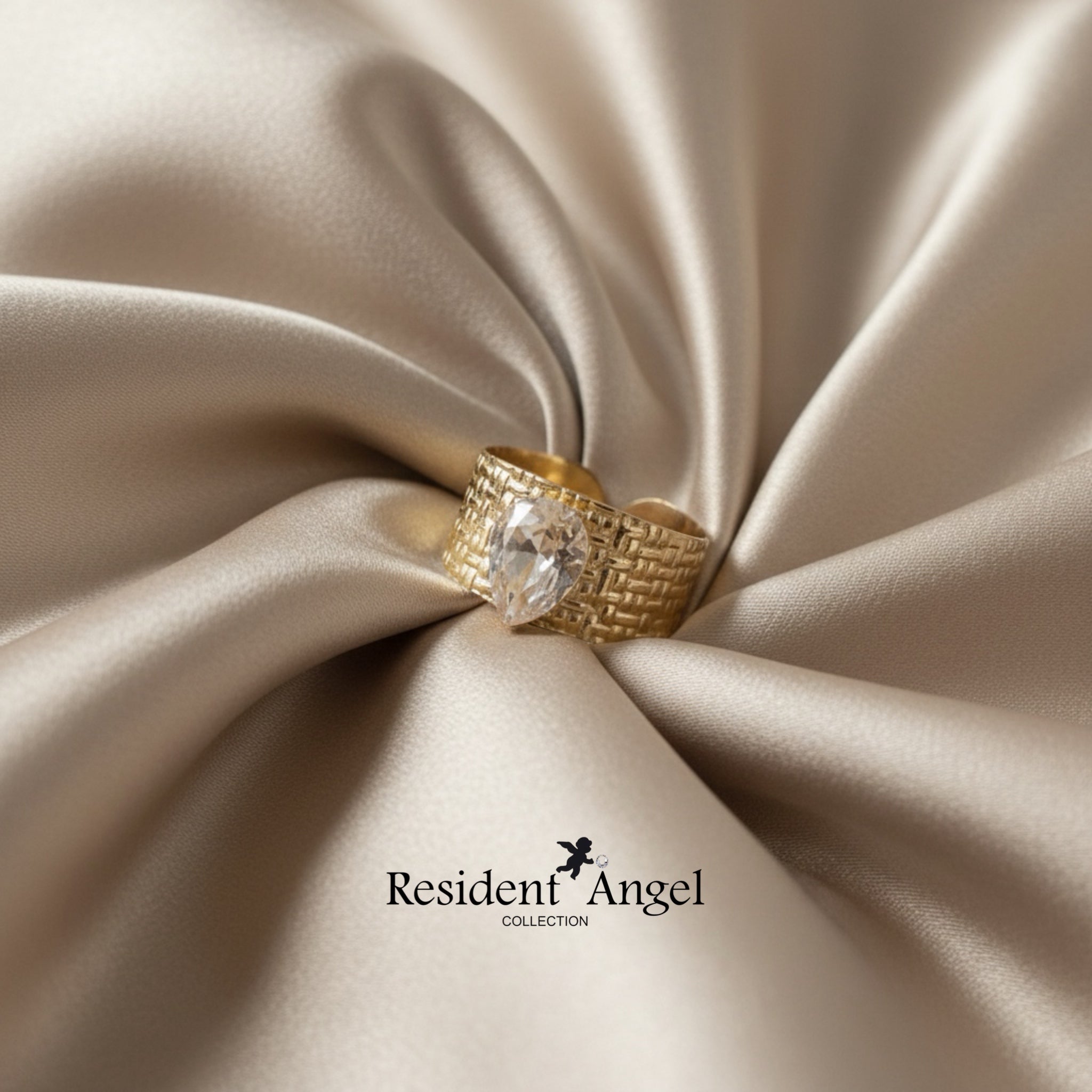 Bague DROP Crystal – Manchette Acier Doré & Cristal Goutte